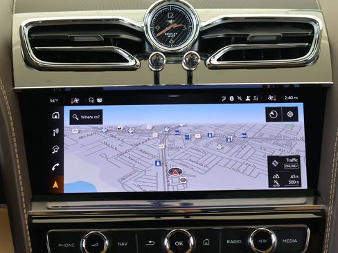 Used 2025 Bentley Bentayga Extended Wheelbase AWD/4WD image 26