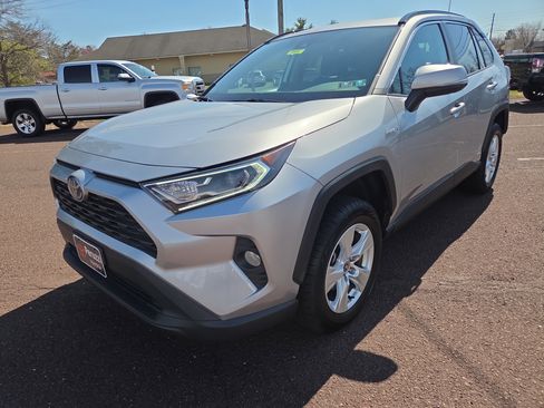 Certified 2021 Toyota RAV4 XLE w/ Convenience Package image 7