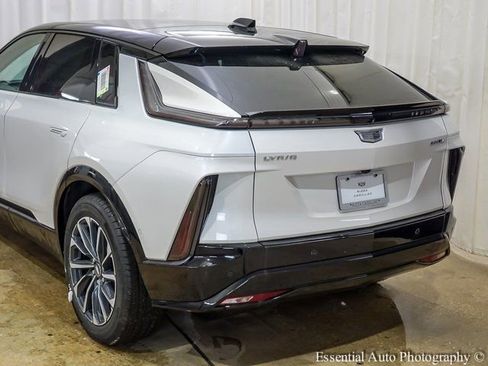 New 2025 Cadillac Lyriq Sport w/ LPO, Floor Liner Package AWD/4WD image 6