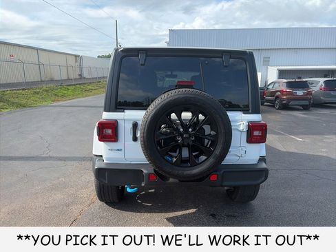 Used 2023 Jeep Wrangler Unlimited Sahara w/ Cold Weather Group AWD/4WD image 5