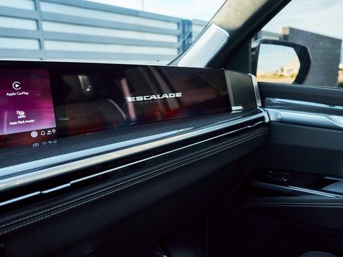 Used 2026 Cadillac Escalade ESV V image 96