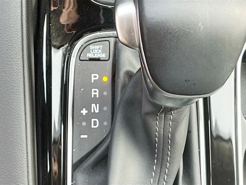 Used 2025 Kia Telluride EX w/ EX Captain's Chair Package image 17