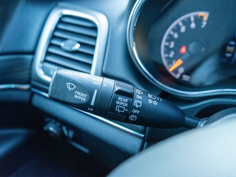 Used 2021 Jeep Grand Cherokee Limited w/ Trailer Tow Group IV image 27