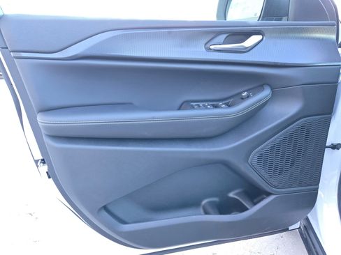 New 2025 Jeep Grand Cherokee Laredo image 21