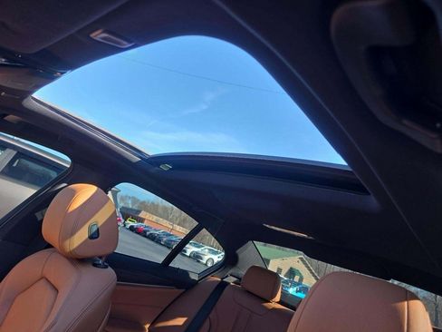 Used 2021 BMW 530i xDrive w/ Premium Package image 8