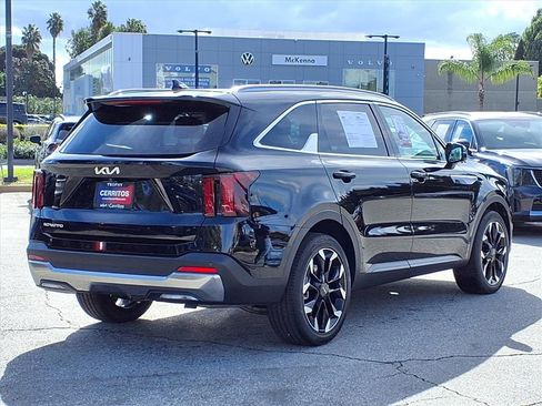 Used 2025 Kia Sorento EX w/ Panoramic Sunroof Package image 4