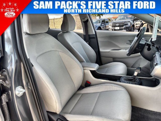Used 2025 Hyundai Kona SEL FWD image 32