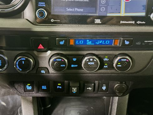 Used 2022 Toyota Tacoma TRD Sport w/ TRD Premium Sport Package AWD/4WD image 23