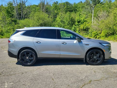 Used 2023 Buick Enclave Essence w/ Experience Buick Package AWD/4WD image 4