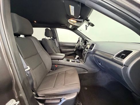 Used 2021 Jeep Grand Cherokee Laredo AWD/4WD image 9