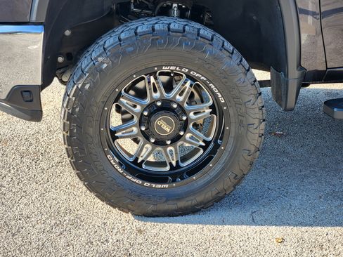 Used 2024 Chevrolet Silverado 3500 LTZ w/ LTZ Plus Package image 12