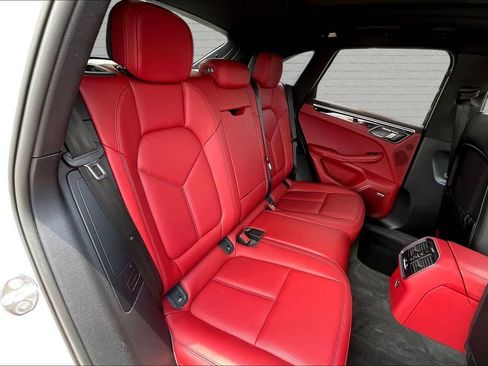 Used 2022 Porsche Macan S AWD/4WD image 24