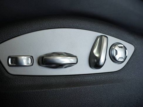 Certified 2025 Porsche Macan image 33