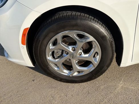 Used 2022 Chrysler Pacifica Limited image 33