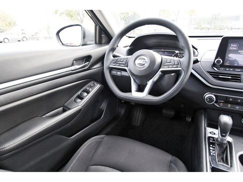 Used 2022 Nissan Altima 2.5 SV image 8