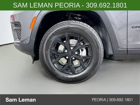 New 2025 Jeep Grand Cherokee Altitude image 29