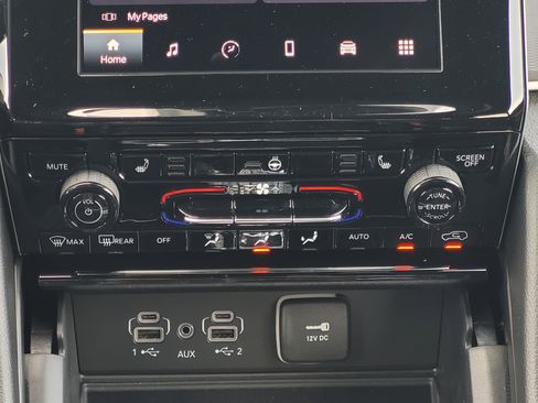 New 2025 Jeep Grand Cherokee L Altitude image 16