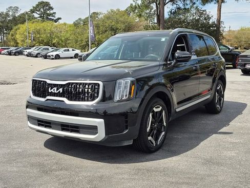 Used 2025 Kia Telluride EX w/ EX Captain's Chair Package image 7