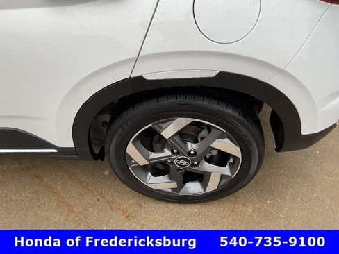 Used 2025 Hyundai Venue Limited FWD image 10