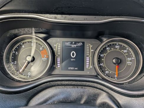 Used 2019 Jeep Cherokee Latitude Plus w/ Cold Weather Group image 12