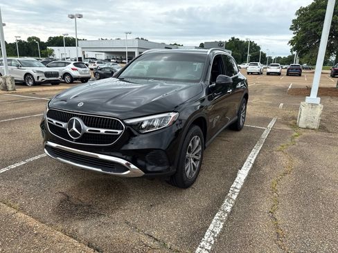 Used 2023 Mercedes-Benz GLC 300 4MATIC image 1