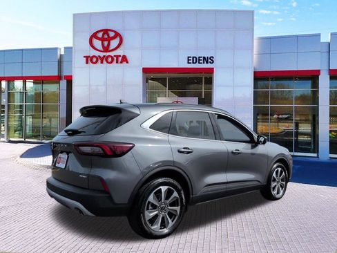 Used 2023 Ford Escape Platinum image 3