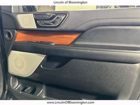 Used 2019 Lincoln Navigator L Reserve image 16