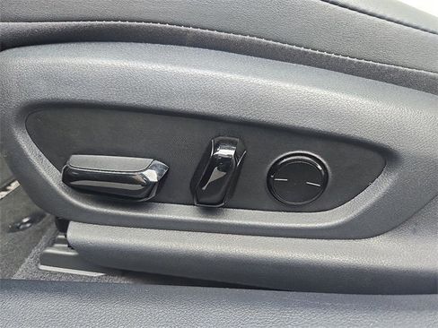 Certified 2025 Lexus ES 300h w/ Premium Package image 11