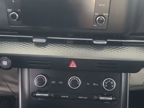 Used 2024 Kia Carnival LX FWD image 21