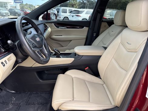 Used 2017 Cadillac XT5 Luxury w/ Driver Awareness Package image 9