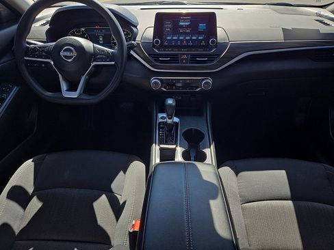 Used 2025 Nissan Altima 2.5 SV image 11