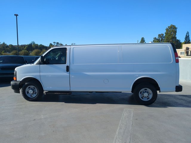 Used 2017 Chevrolet Express 3500 Extended RWD image 9