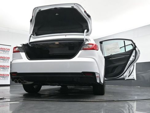 New 2026 Toyota Camry Hybrid FWD image 40