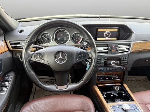 Used 2011 Mercedes-Benz E 550 4MATIC Sedan image 26