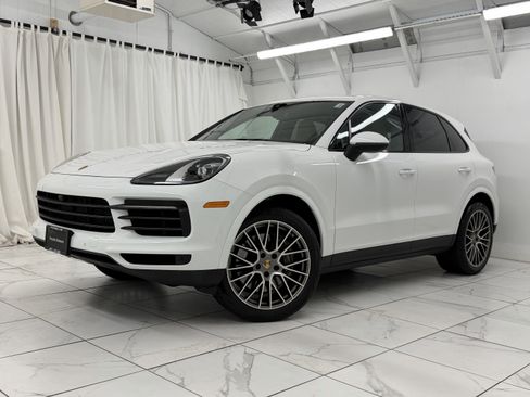 Certified 2023 Porsche Cayenne Platinum Edition image 1