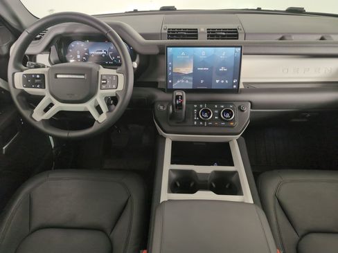 Used 2025 Land Rover Defender 110 S image 4