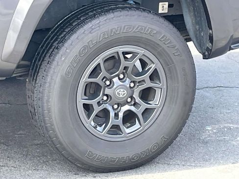 Used 2018 Toyota Tacoma SR5 image 23