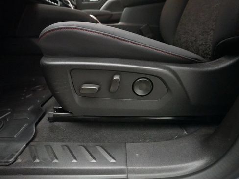 Used 2024 Chevrolet Colorado Z71 w/ Z71 Convenience Package 2 AWD/4WD image 28