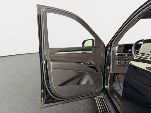Used 2026 Cadillac Escalade Sport w/ LPO, ONYX Package AWD/4WD image 38