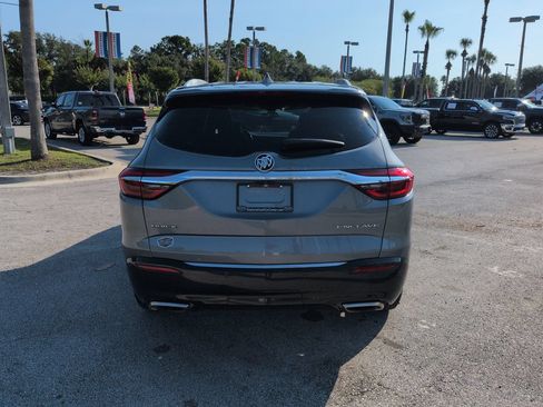 Used 2018 Buick Enclave Premium w/ Experience Buick Package FWD image 5