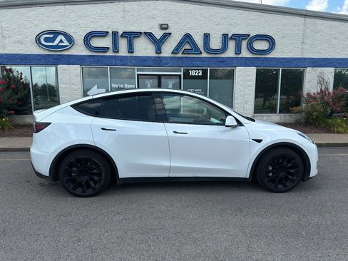 Used 2021 Tesla Model Y Long Range AWD/4WD image 3
