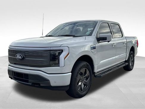 Used 2024 Ford F150 Lightning Lariat image 3