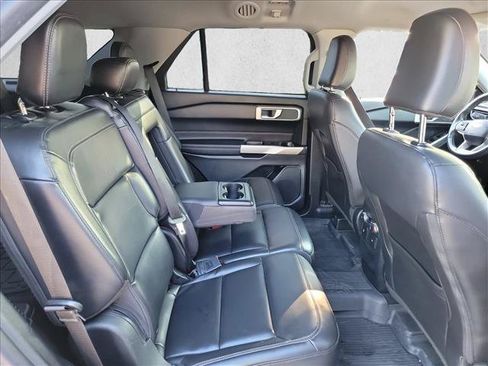 Used 2021 Ford Explorer XLT w/ Equipment Group 202A RWD image 16