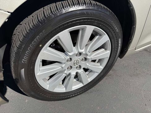 Used 2017 Toyota Sienna XLE Premium image 9