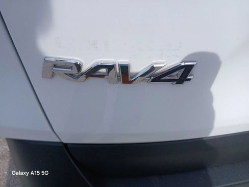 Used 2021 Toyota RAV4 LE FWD image 14