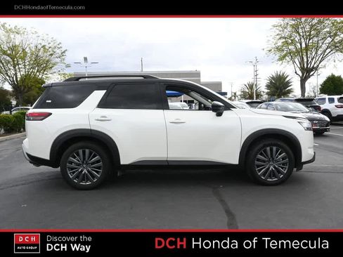 Used 2022 Nissan Pathfinder SL w/ SL Premium Package FWD image 5