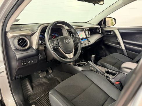 Used 2018 Toyota RAV4 XLE AWD/4WD image 11