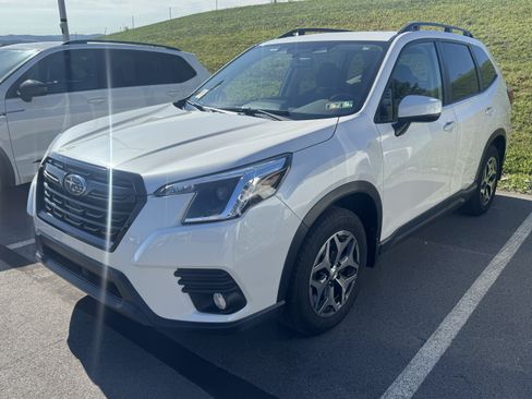 Used 2022 Subaru Forester Premium AWD/4WD image 3