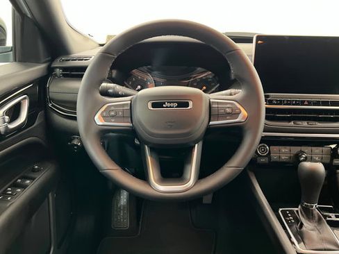 New 2026 Jeep Compass Latitude image 12