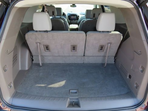 Used 2018 Chevrolet Traverse LT image 17
